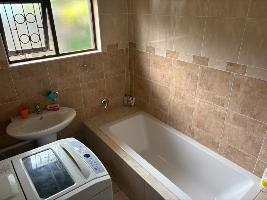 5 Bedroom Property for Sale in Amalinda Eastern Cape